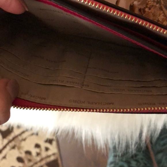 NWT Michael Kors Wristlet Ultra Pink - Picture 5 of 8